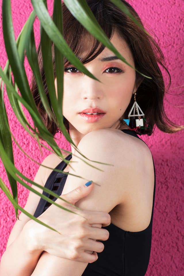 一十三十一 – シンガーソングライター | & Premium (アンド プレミアム)