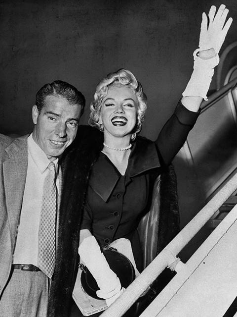 1954年にマリリン・モンローがニューヨーク・ヤンキースの名選手ジョー・ディマジオと新婚旅行で来日した際、ディマジオから〈ミキモト〉のパールネックレスを贈られた。
photo : Getty Images