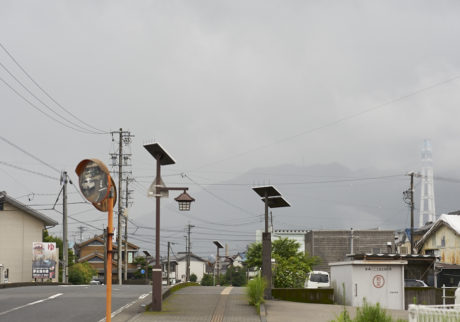 尾鷲、という町に降りた。屋久島の次に雨の多い町らしい。ふと後ろを振り返ると、さっきまで見えていた山が、真っ白な霧で見えなくなっていたりした。
