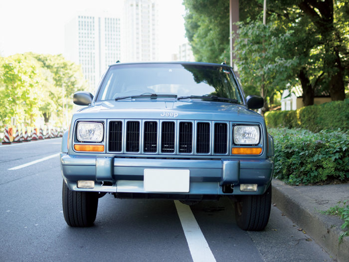 私とクルマ ゆったりと流れる自分だけの時間 Emiri Fujimoto Jeep Cherokee Xj Premium 16年11月号 Car Life より Car Life Premium アンド プレミアム