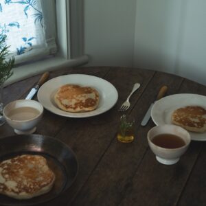 菓子研究家・長田佳子さんから教わる、ローズマリーのフランネルケーキの作り方。