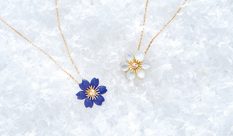 冬に咲く花がモチーフのジュエリー Selection Article Premium アンド プレミアム