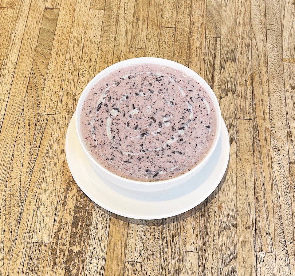 香港発祥のミルクプリンと紫米粥が合体。