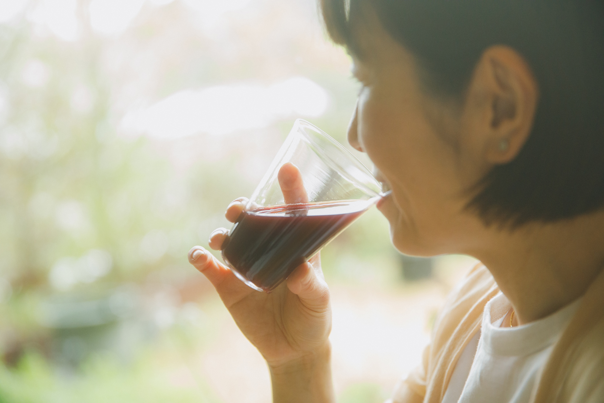 「上品な甘さで毎日でも飲みやすい。グラス一杯でも十分な満足感がありますね」とワタナベさん。