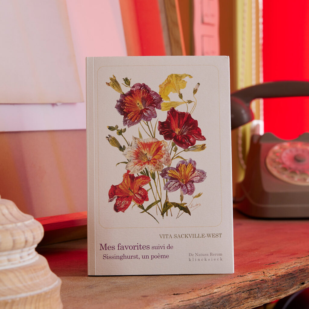 ヴィタ・サックヴィル＝ウェストはもっとも偉大な女流作家であり、園芸家でもありました。彼女の園芸にまつわる本は楽しませてくれると同時に学びも与えてくれます。