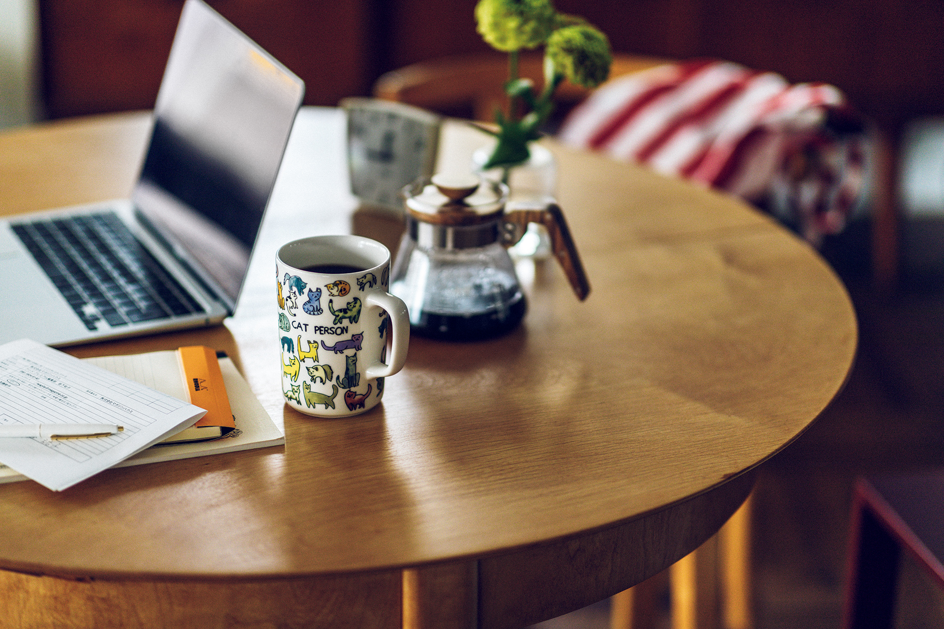 気軽でハッピーなひとり時間を彩る、 〈FISHS EDDY (フィッシュエディ) 〉のテーブルウェア。We Do Dishes by