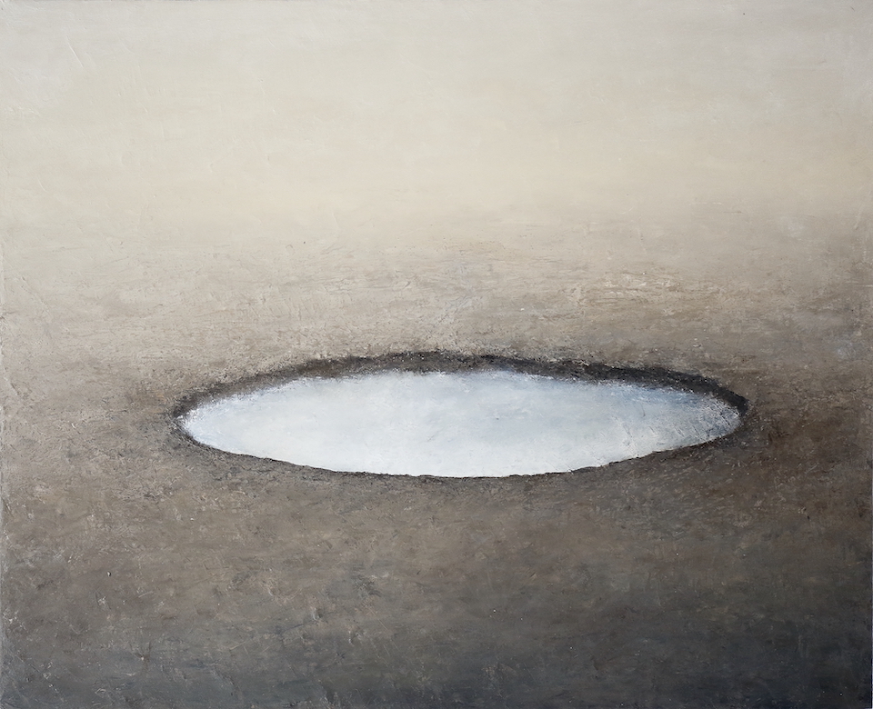 「遠くを汲む」F15 (652×530) パネルに油彩 画家、平松 麻さんの個展「待つ景色」が開催。