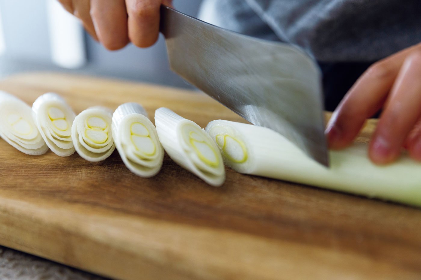 一年を通してあるが、ネギの旬は冬。ウーさんの家では、薬味ではなく主役として調理し、毎日食べるという。おかげで風邪知らず。,ウー・ウェン,料理研究家 | 一年を通してあるが、ネギの旬は冬。ウーさんの家では、薬味ではなく主役として調理し、毎日食べるという。おかげで風邪知らず。