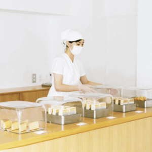 『SAVEUR』と『PLAIN BAKERY』。〈YAECA〉が静かに焼きあげる、洋菓子の話。 &Oyatsu 今日のおやつ 。