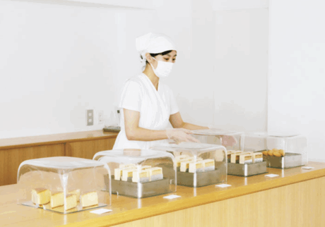 『SAVEUR』と『PLAIN BAKERY』。〈YAECA〉が静かに焼きあげる、洋菓子の話。 &Oyatsu 今日のおやつ 。