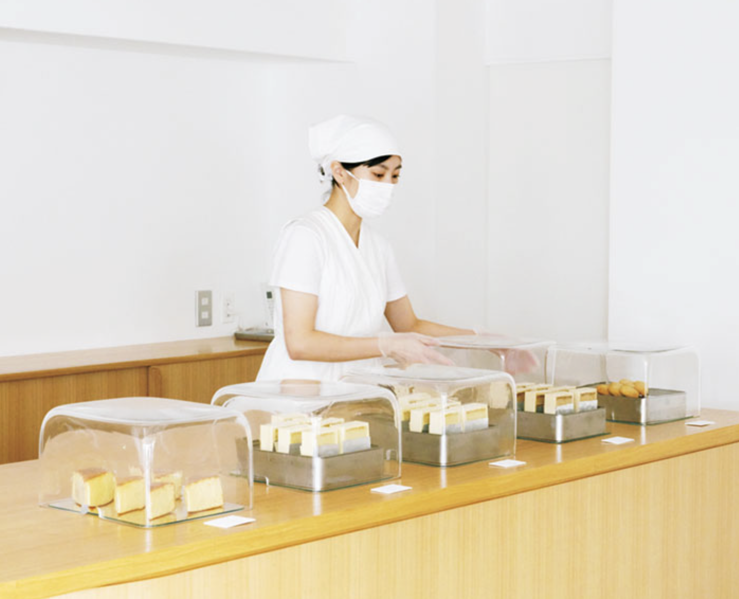 『SAVEUR』と『PLAIN BAKERY』。〈YAECA〉が静かに焼きあげる、洋菓子の話。 &Oyatsu 今日のおやつ 。