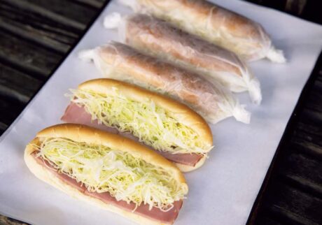 まるき製パン所
昭和22年創業時から続くハムロール￥190は一番人気。当初は、現在のポークではなく、魚肉のハムを挟んでいたのだとか。
