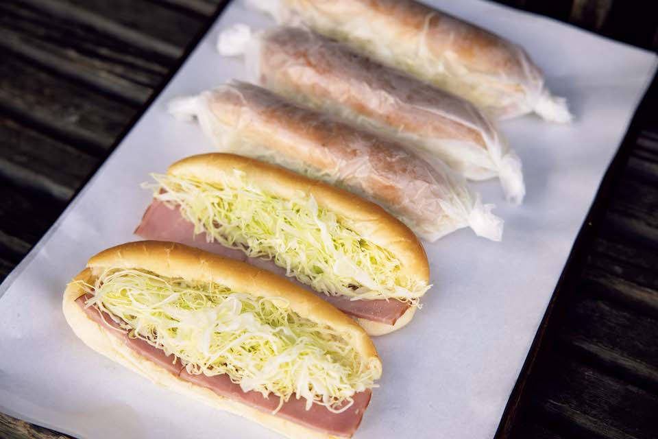まるき製パン所
昭和22年創業時から続くハムロール￥190は一番人気。当初は、現在のポークではなく、魚肉のハムを挟んでいたのだとか。
