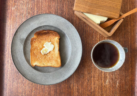 ここ最近のお気に入りコーヒーは、地元でもある京都・長岡京『unir』のシングルオリジンや韓国・釜山『MAGNATE』のブレンドなど。バターはよつ葉かカルピスバター派でしたが、これからの研究課題に。