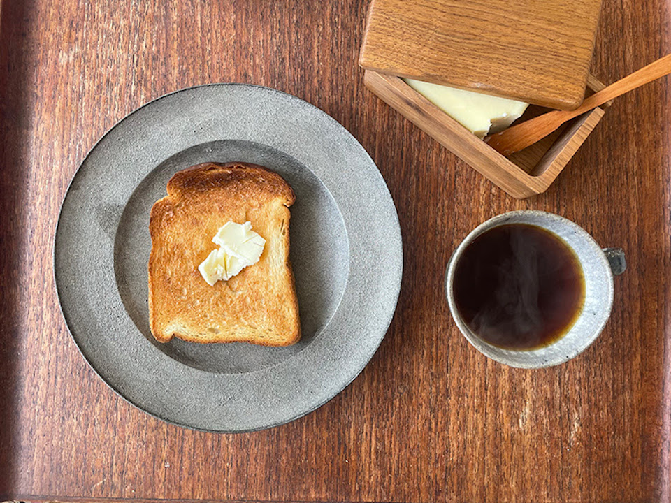 編集後記「朝を楽しむための28のこと」：トーストとコーヒー、ただいま自由研究中。