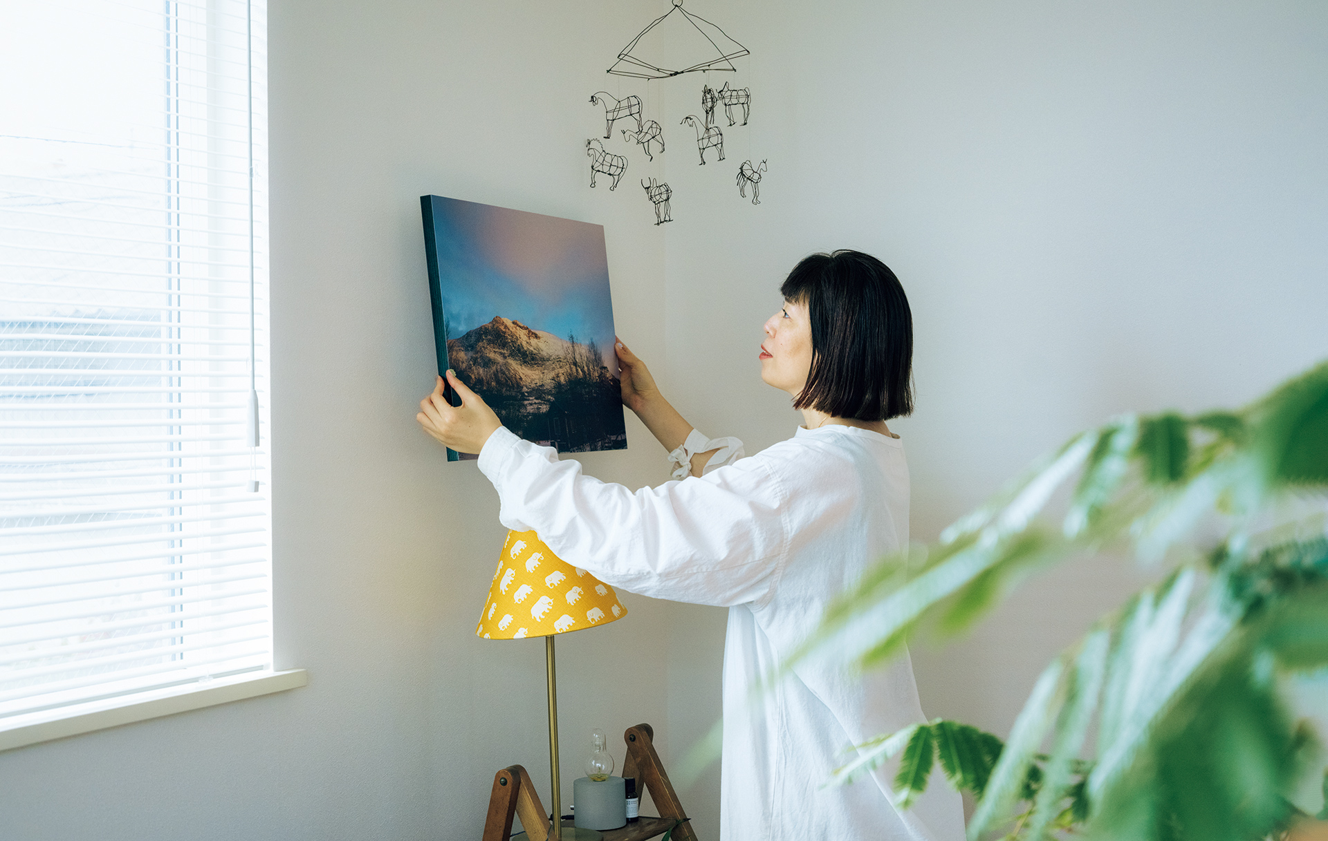 エッセイスト・柳沢小実さんと考える「心が動く、写真と暮らす」こと。 Living with Photographs by FUJICOLOR WALL  DECOR | Article | & Premium (アンド プレミアム)