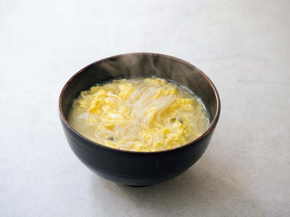 土井光さんが提案する、 朝の自由なお味噌汁。