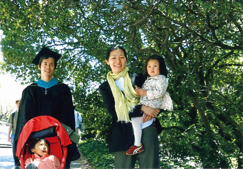 2012年雄一郎さんが米国の大学院を修了。
第2 子誕生後、カリフォルニアのバークレーに。大学の家族寮に住み、毎週ファーマーズマーケットに通っていた。