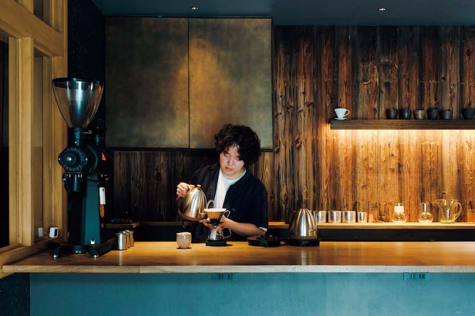 『Overview Coffee Japan』（瀬戸田町瀬戸田254‒2）は一杯のコーヒーを通して気候変動問題解決を目指すロースター。