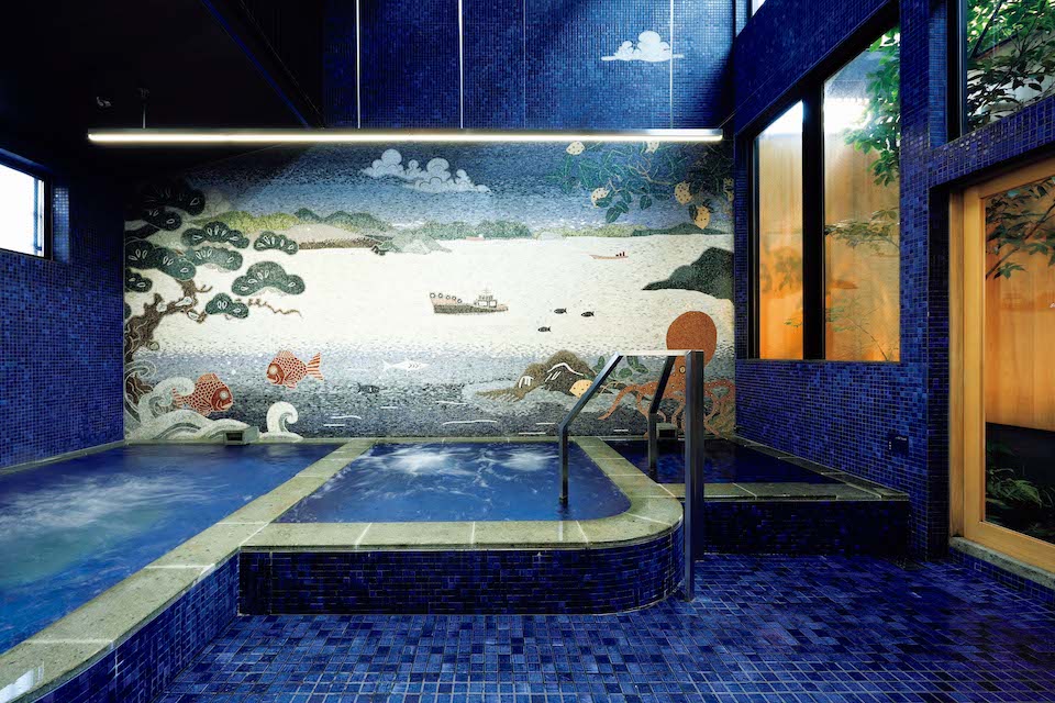 しおまち商店街にある『yubune』（瀬戸田町瀬戸田269）は銭湯のある宿。宿泊者だけでなく日帰り入浴もできる。