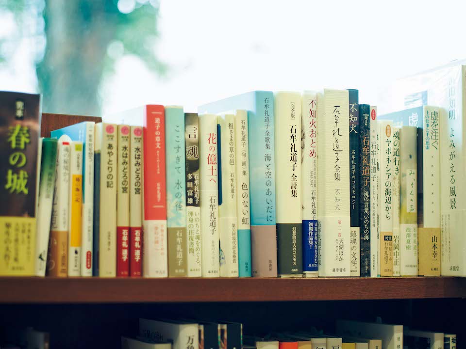 『長崎次郎書店』は坂口恭平さんほか県内作家の小説や、水俣病関連書籍も充実。