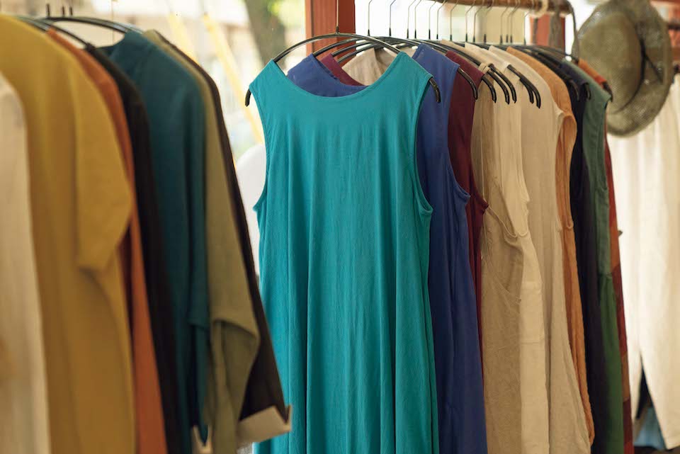 自然素材で作るオリジナルブランドの服やインナーは県外にも固定ファン多数。