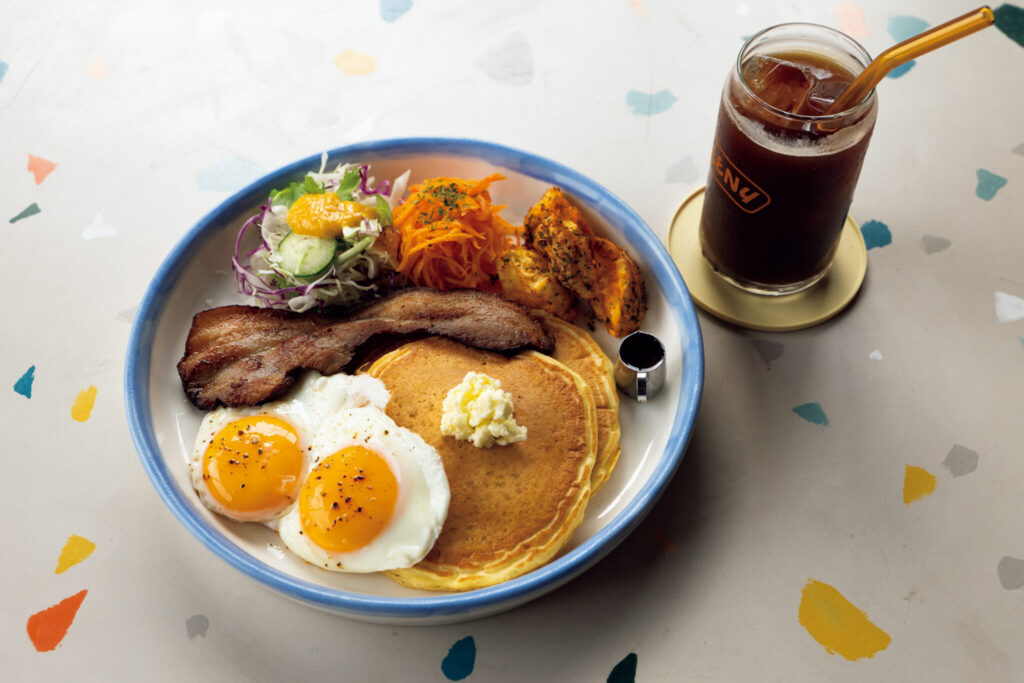 パンや肉の種類、卵料理などを選べるEENYプレート (¥1,200〜、ドリンク別) 。 | パンや肉の種類、卵料理などを選べるEENYプレート（¥1,200〜、ドリンク別）。
