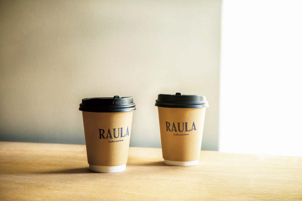 『REVONTULI』に隣接する『RAULA』（蟻ケ崎2‒5‒6）は今年6 月にオープンしたばかりのコーヒーショップ。