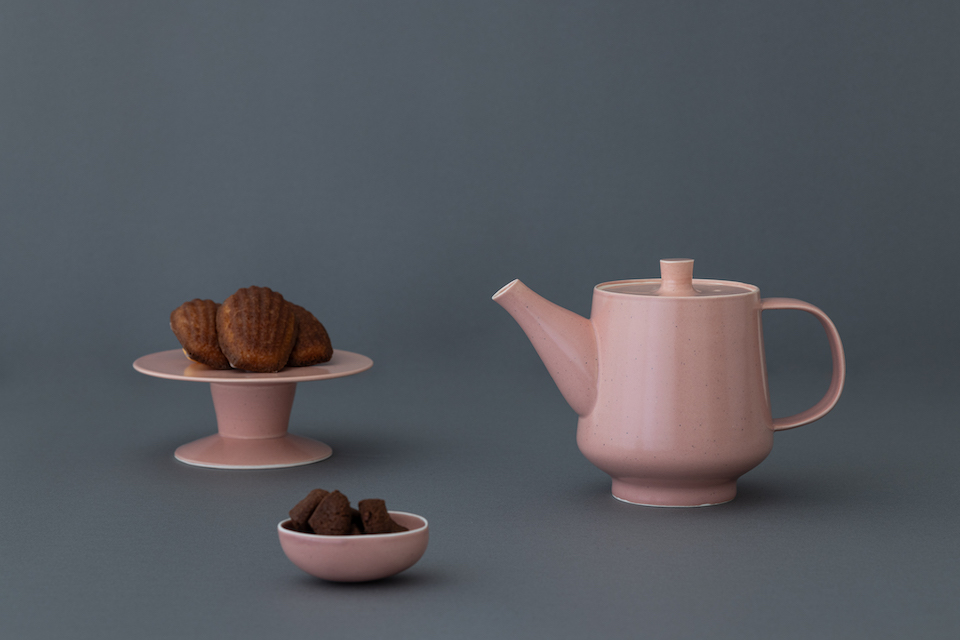 デザイナー、イイホシユミコさんのプロダクトシリーズで、 ふだんの「tea time」をもっと、心地よいものに。