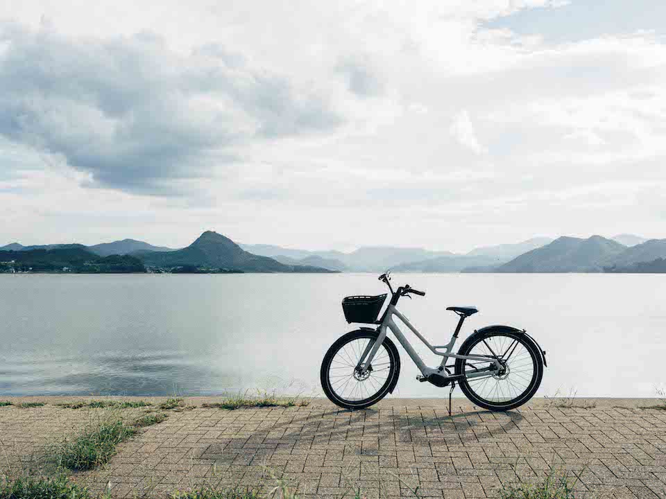 レンタルできるe-bikeは〈specialized〉のターボコモSL。驚くほど軽い乗り心地は爽快。