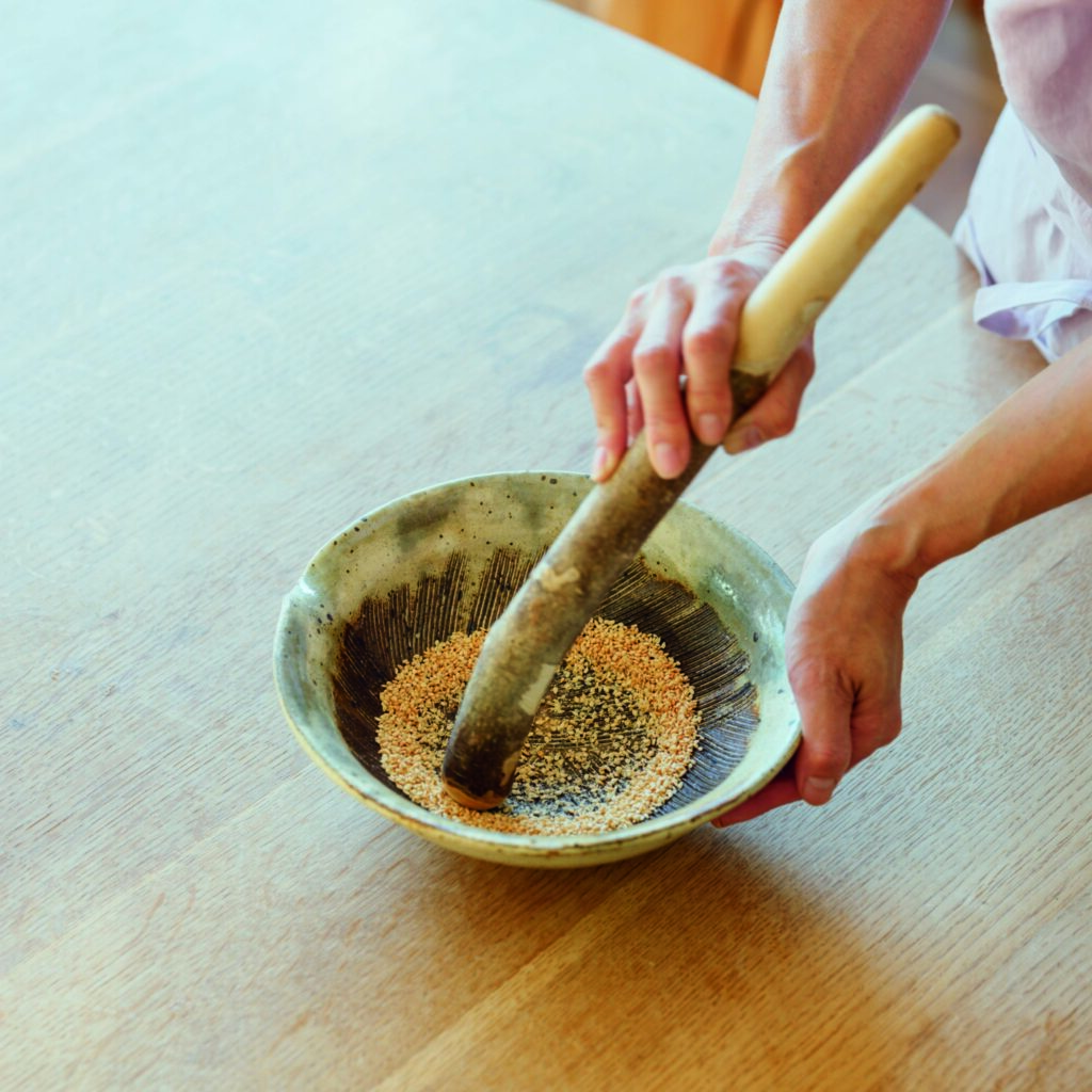 ワタナベマキさんの愛用する台所道具① 「余宮隆のすり鉢」