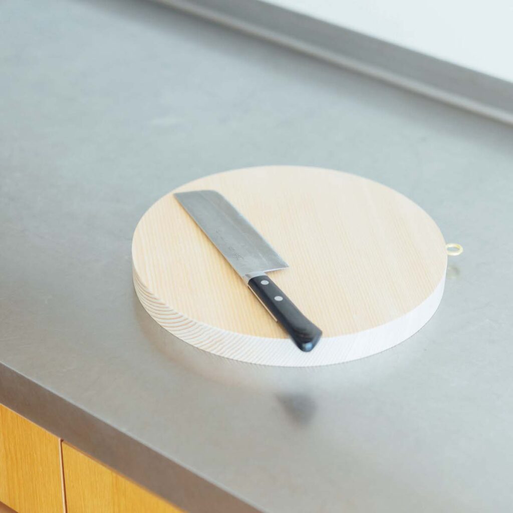 渡辺有子さんの愛用する台所道具⑤ 〈照宝〉のまな板