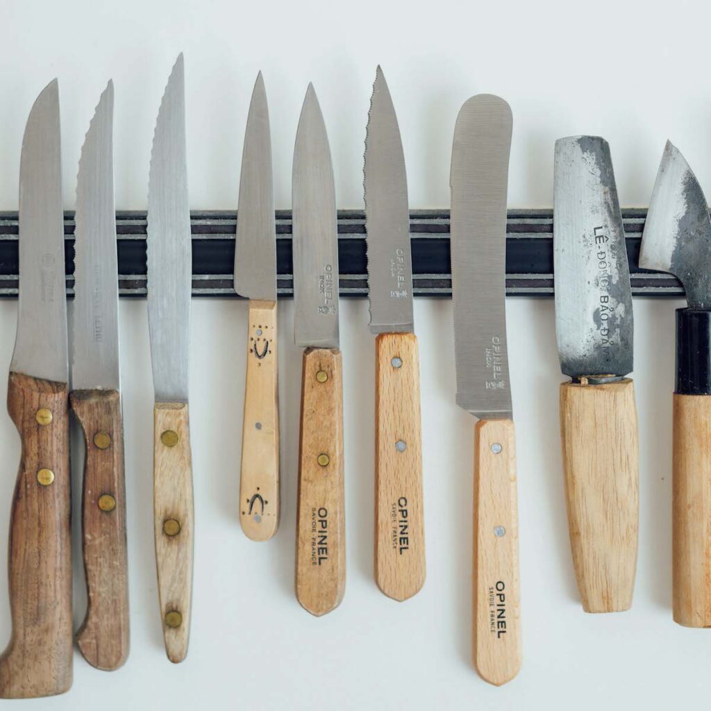 長尾智子さんの愛用する台所道具⑤ 〈オピネル〉と〈ノントロン〉のペティナイフ