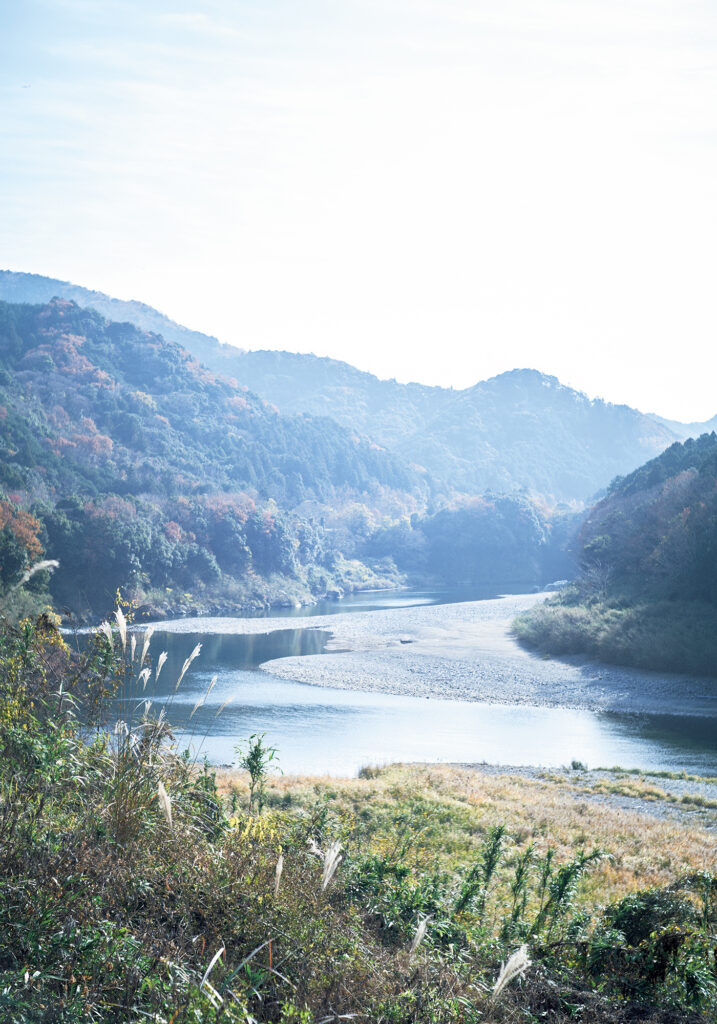 大台ヶ原を源流に伊勢湾へと注ぐ宮川は幾度も日本一に輝く清流。