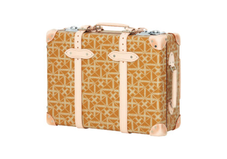 〈ミナ ペルホネン〉、〈マリメッコ〉etc。 印象的なデザインが目を引く、新作スーツケース&バッグ。