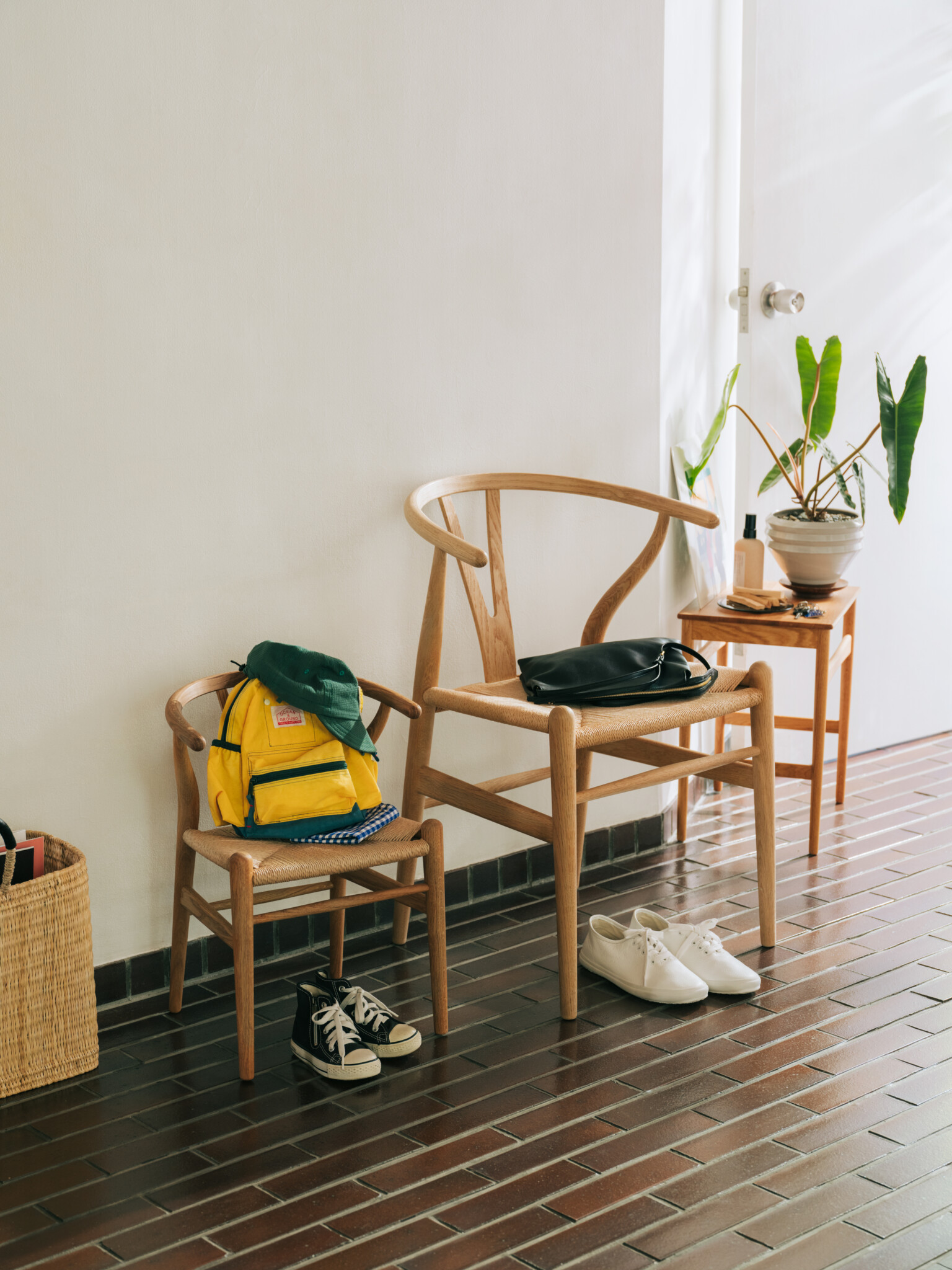 子どもだって、〈カール・ハンセン&サン〉の「Yチェア」に座りたい。The Best Children's Chair with Carl Hansen  & Søn | Article | & Premium (アンド プレミアム)