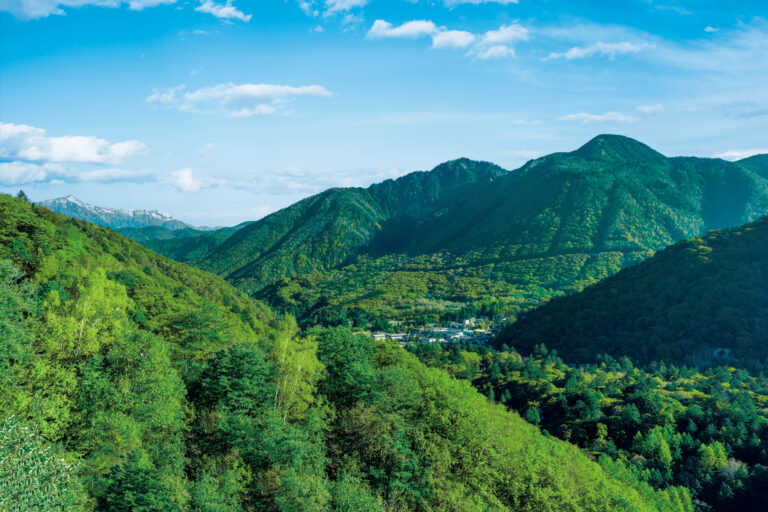 大自然の中にあり、ダイナミックな山の景色がパノラマで感じられる奥飛騨温泉郷。