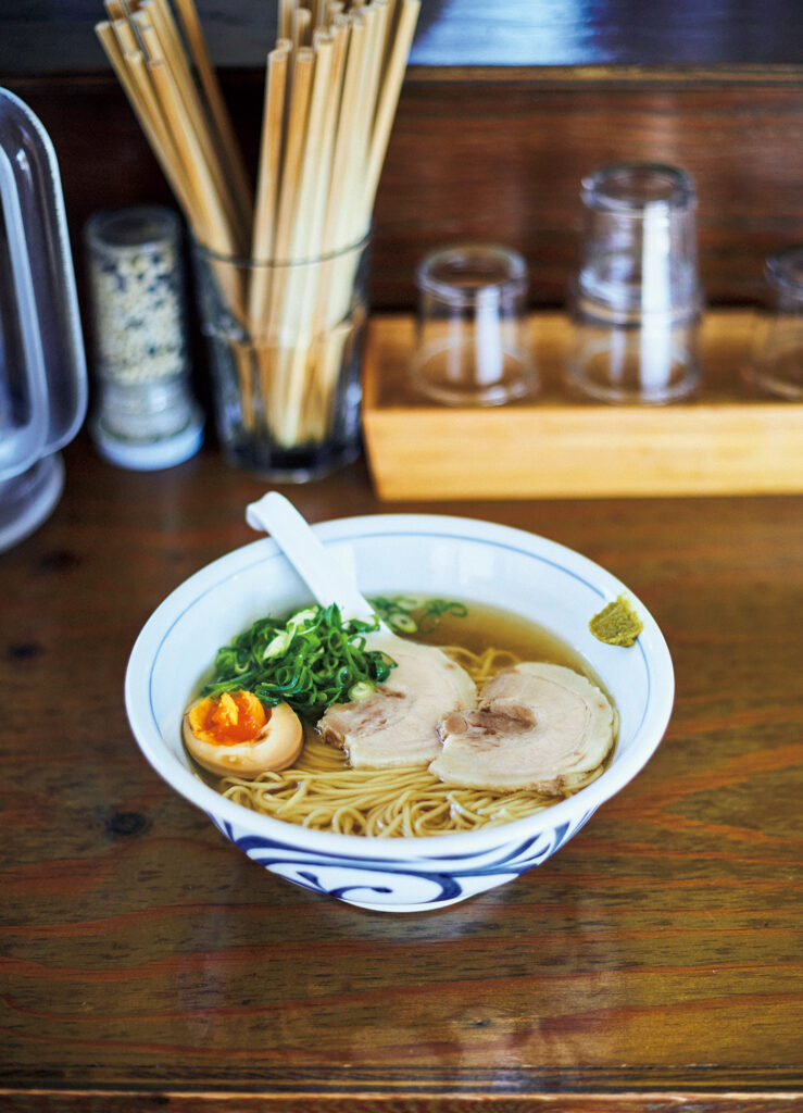 『麺宗祐気』（西深川板持3277−1）の地どりラーメン（￥890）は地元産の長州かしわを出汁とチャーシューに使用。