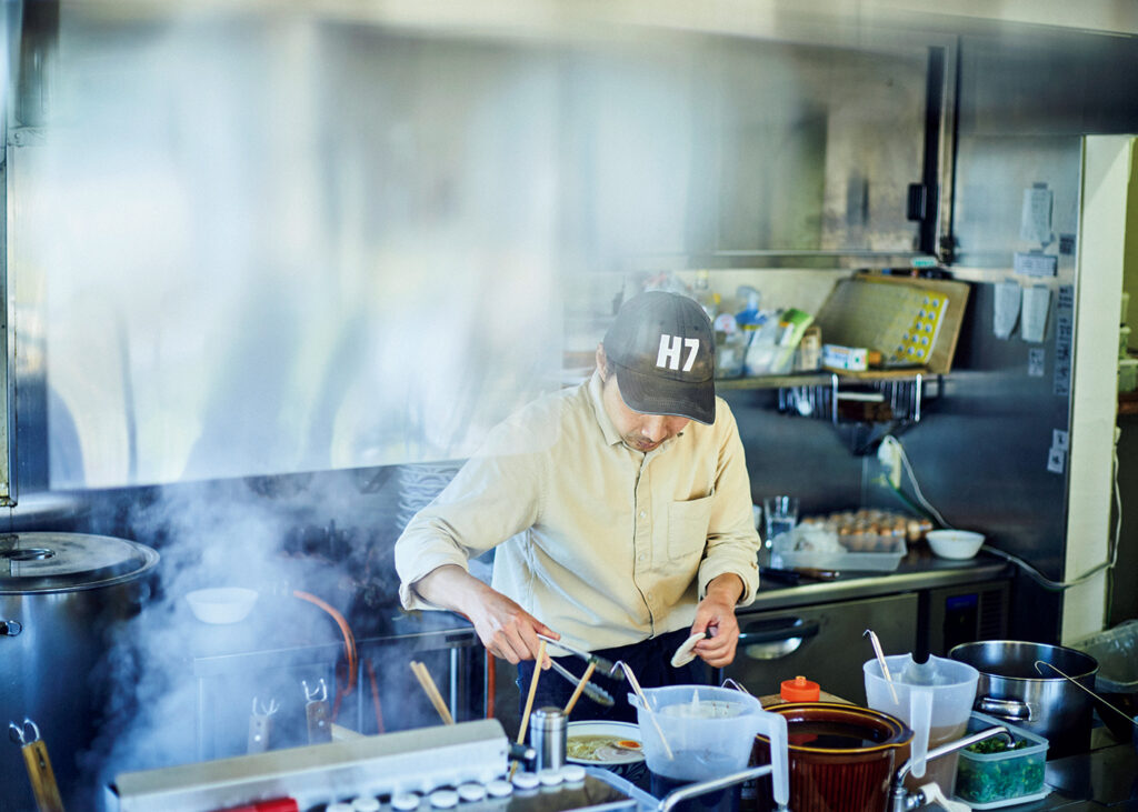 添加物を一切使わず、自家製麺と自然素材の出汁でラーメンを作る『麺宗祐気』。カウンター9席のみ。