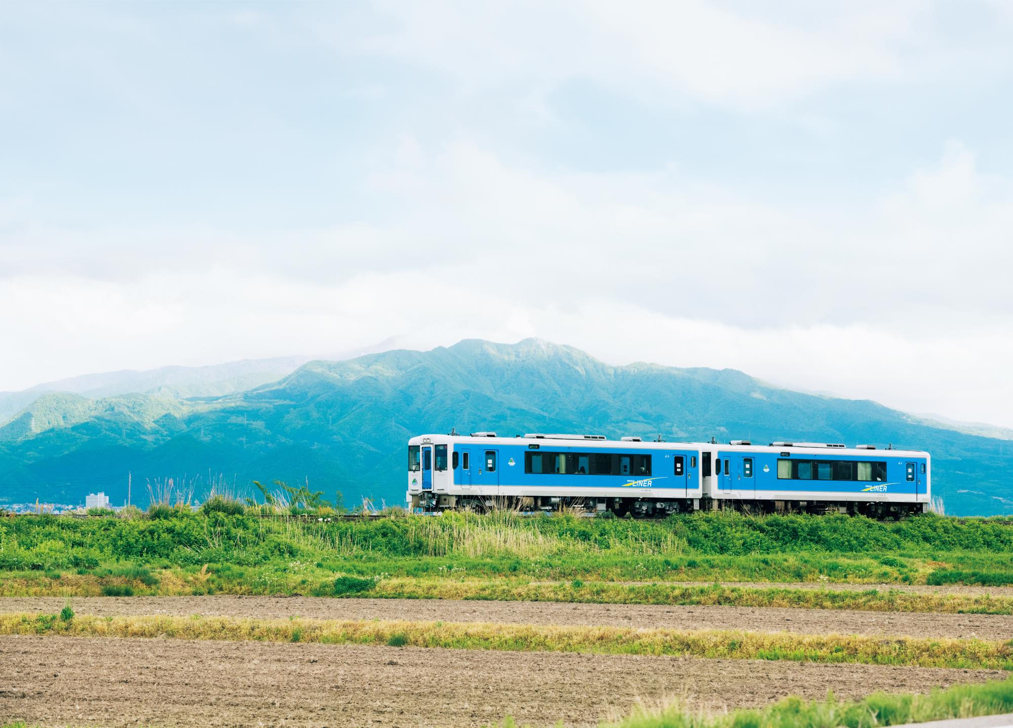 Landscape_在来線が向かう市街地に現れる、明治大正の洋風建築。