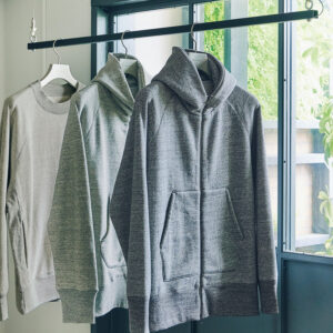 東京・青山で発信する、ファクトリーブランドのカットソー。 Comfortable Wear with CURLY&Co.