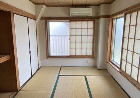 実家を出て、これから住む部屋。どんな部屋に育てていこうか全然決まっていませんが、椅子は必ず良いものを買いたいと思っています。