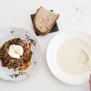 渡辺有子の料理教室 「レンズ豆と小松菜の温サラダ」は「カリフラワーと白味噌のポタージュ」と相性抜群。付け合わせのパンも、蒸してしっとり仕上げる。 | 「レンズ豆と小松菜の温サラダ」は「カリフラワーと白味噌のポタージュ」と相性抜群。付け合わせのパンも、蒸してしっとり仕上げる。 渡辺有子の料理教室 「レンズ豆と小松菜の温サラダ」は「カリフラワーと白味噌のポタージュ」と相性抜群。付け合わせのパンも、蒸してしっとり仕上げる。 | 「レンズ豆と小松菜の温サラダ」は「カリフラワーと白味噌のポタージュ」と相性抜群。付け合わせのパンも、蒸してしっとり仕上げる。