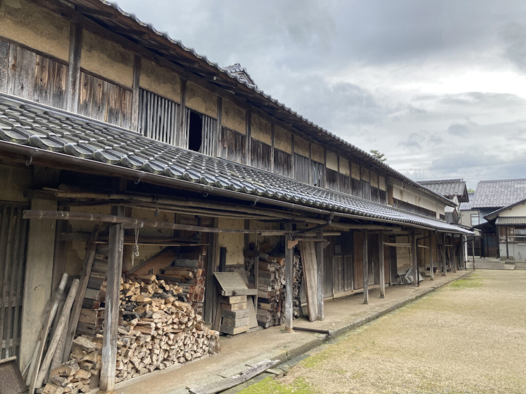 東稲葉邸の蔵通り。絵本の物語体験イベントのほか、様々なプロジェクトが用意されている。