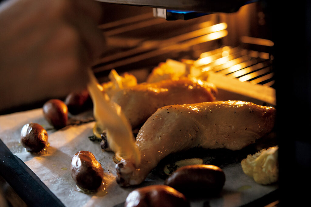 渡辺有子の料理教室 仕上げにもオリーブオイルを塗って、さらに火を入れることできれいな焼き色が。 | 仕上げにもオリーブオイルを塗って、さらに火を入れることできれいな焼き色が。 渡辺有子の料理教室 仕上げにもオリーブオイルを塗って、さらに火を入れることできれいな焼き色が。 | 仕上げにもオリーブオイルを塗って、さらに火を入れることできれいな焼き色が。