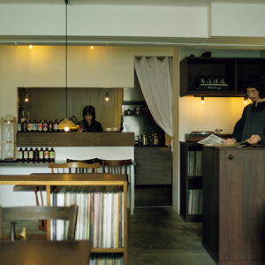 心に寄り添える、音楽を差し出す。札幌・北3条西『chiba house』。 | 千葉幸平さんと千葉まどかさん、夫婦で地元に店を構えた。