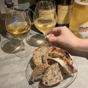 新米編集者の東京街歩き。東京・下赤塚のパンと酒の店「まさもと」で、パン飲みデビュー！