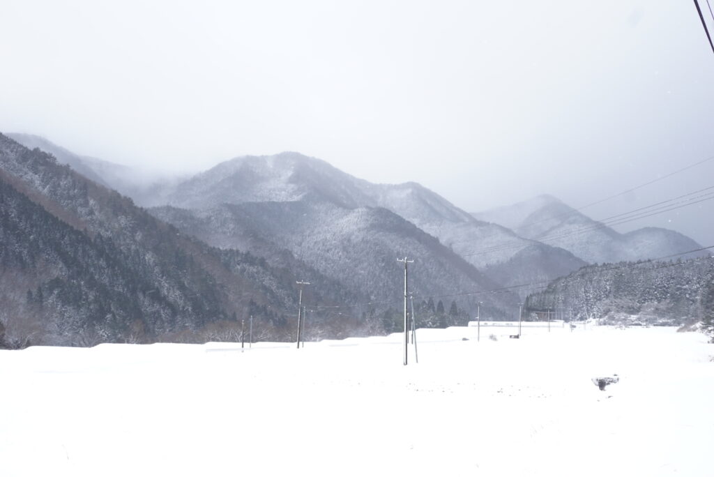 冬がやってくる。鳥取の住んでいる集落の雪景色。河井菜摘