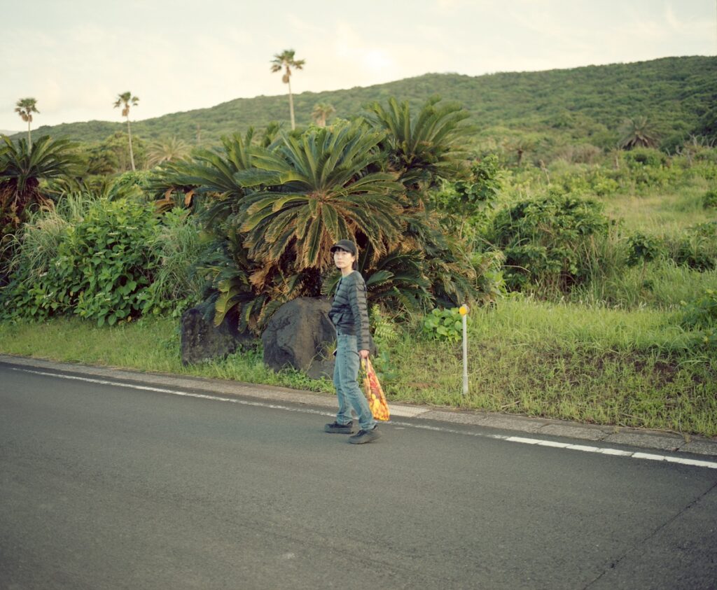 沙弥子 - 八丈島の大きな木 安達竜一 12