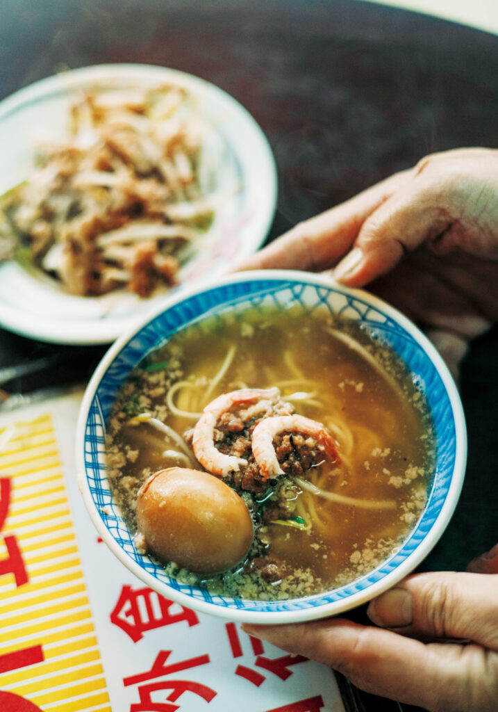 担仔麺 (タンツァイミエン) やピーナッツちまきなど、台南ならではの味を。